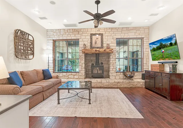 Photo 3 of Sale Pending at 1166 Winding Wood Trl, Scurry, TX 75158 | MLS# 21097371 | Listing updated on 2026-10-05