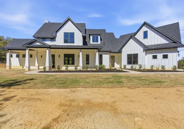 Photo 2 of Sale Pending at 1552 Lakeridge Blvd, Sunset, TX 76270 | MLS# 21101331 | Listing updated on 2026-08-21