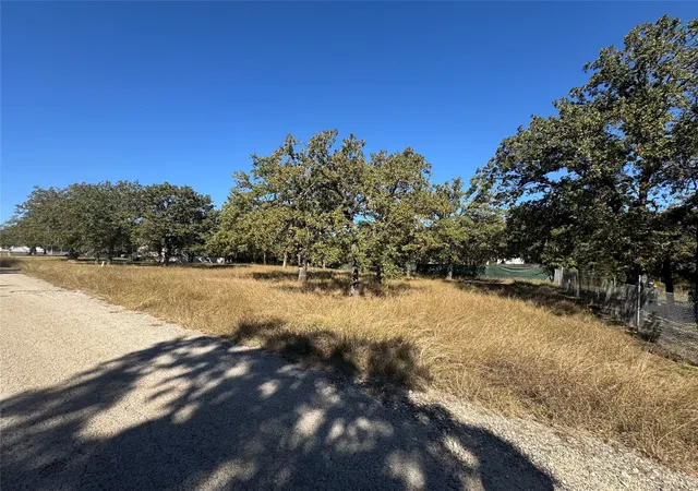 Homes for sale in Granbury, TX | 4004 Missouri Trl, Granbury, TX 76048 | MLS# 21101829