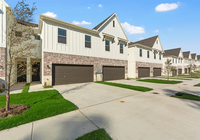 Townhouse for sale at 6309 Mason Ct, Dallas, TX 75227 | MLS# 21104156