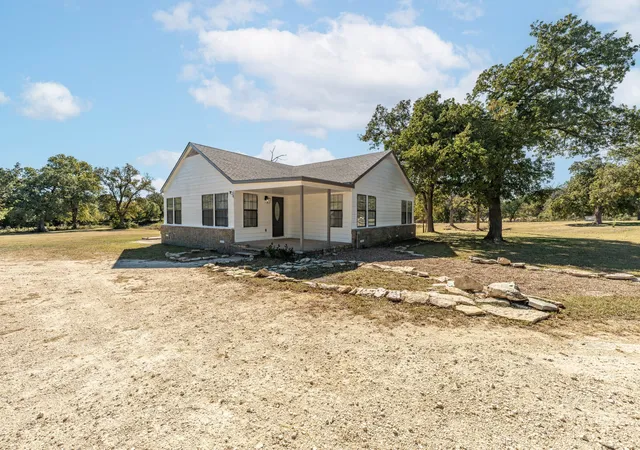 Photo 1 of Single family home for sale at 688 Private Road 1152, Stephenville, TX 76401 | MLS# 21103882 | Listing updated on 2026-08-28