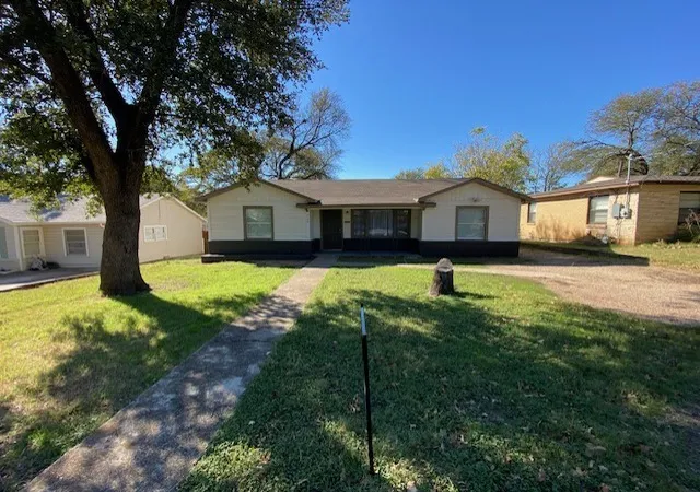 Photo 1 of Single family home for sale at 200 S Roberts Cut Off Rd, Fort Worth, TX 76114 | MLS# 21105379 | Listing updated on 2026-07-22