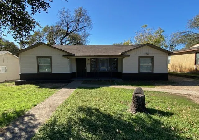 Photo 2 of Single family home for sale at 200 S Roberts Cut Off Rd, Fort Worth, TX 76114 | MLS# 21105379 | Listing updated on 2026-07-22