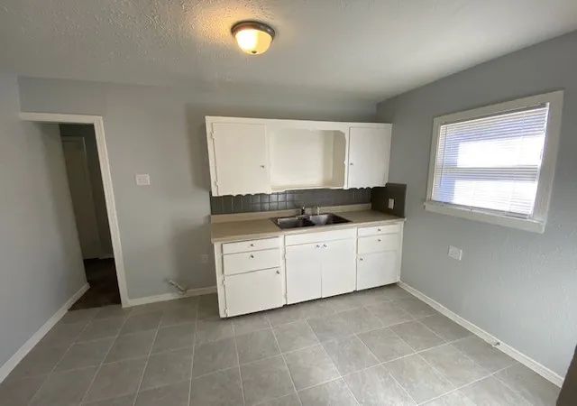 Photo 4 of Single family home for sale at 200 S Roberts Cut Off Rd, Fort Worth, TX 76114 | MLS# 21105379 | Listing updated on 2026-09-30