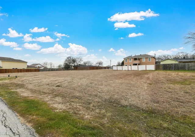 Homes for sale in The Colony, TX | 7612 W Shore Dr, The Colony, TX 75056 | MLS# 21105459