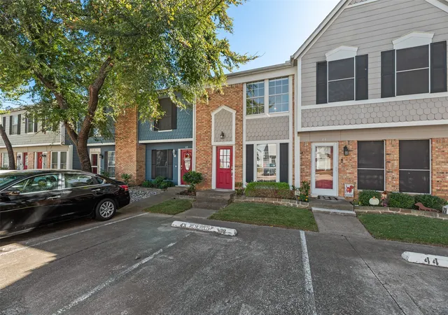 Homes for sale in Euless, TX | 43 Abbey Rd, Euless, TX 76039 | MLS# 21105480
