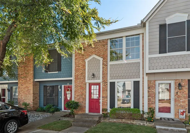 Homes for sale in Euless, TX | 43 Abbey Rd, Euless, TX 76039 | MLS# 21105480