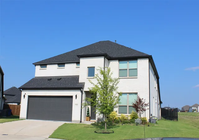 Photo 3 of Sale Pending at 5101 Beechtree Ln, Mc Kinney, TX | MLS# 21104426 | Listing updated on 2026-08-18