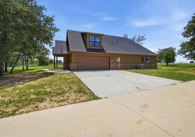 Homes for sale in Tolar, TX | 3031 Powell Cemetery Rd, Tolar, TX 76476 | MLS# 21105457