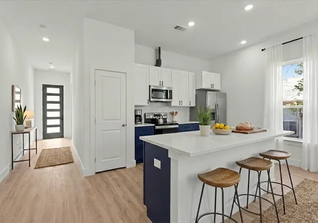 Photo 3 of Single family home for sale at 919 W Day St, Denison, TX 75020 | MLS# 21105124 | Listing updated on 2026-09-26