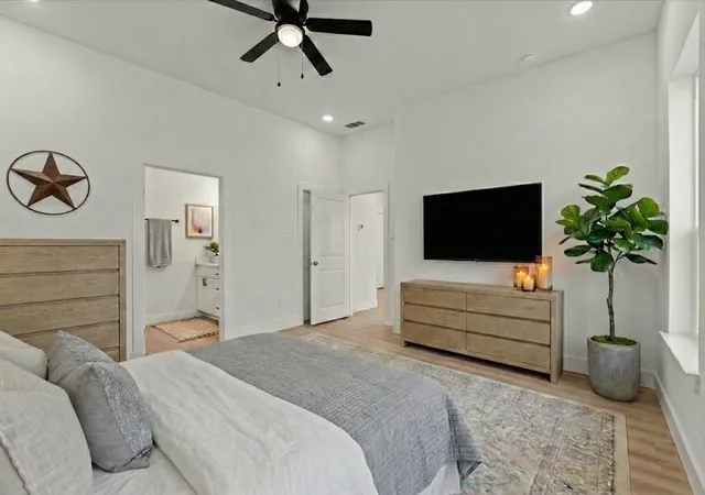 Photo 4 of Single family home for sale at 919 W Day St, Denison, TX 75020 | MLS# 21105124 | Listing updated on 2026-09-26