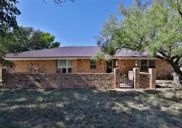 Photo 1 of Sale Pending at 448 Elmdale Rd S, Abilene, TX 79602 | MLS# 21105709 | Listing updated on 2026-08-31