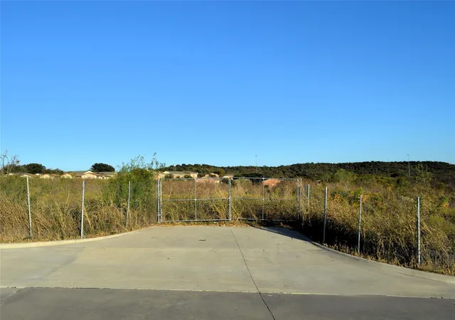 Photo 1 of Land for sale at 6151 Sportsmans Pkwy, Dallas, TX 75211 | MLS# 21106129 | Listing updated on 2026-08-17