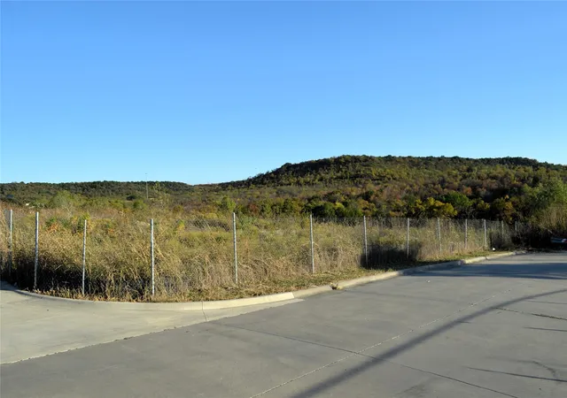 Photo 3 of Land for sale at 6111 Sportsmans Pkwy, Dallas, TX 75211 | MLS# 21106211 | Listing updated on 2026-08-17