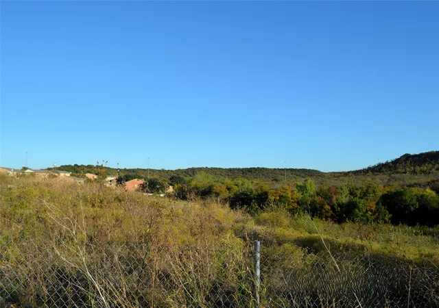 Photo 4 of Land for sale at 6111 Sportsmans Pkwy, Dallas, TX 75211 | MLS# 21106211 | Listing updated on 2026-08-17