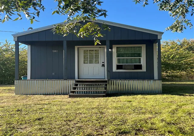 Homes for sale in Bowie, TX | 414 Cowan St, Bowie, TX 76230 | MLS# 21105981