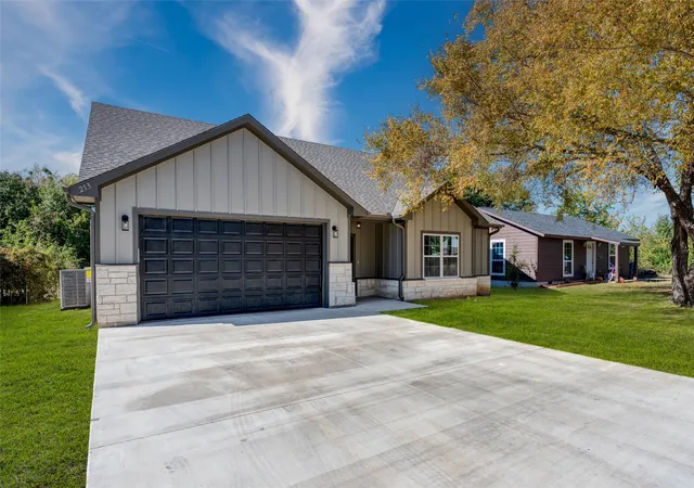 Photo 3 of Single family home for sale at 213 Anchor Ln, Gun Barrel City, TX 75156 | MLS# 21106228 | Listing updated on 2026-08-30