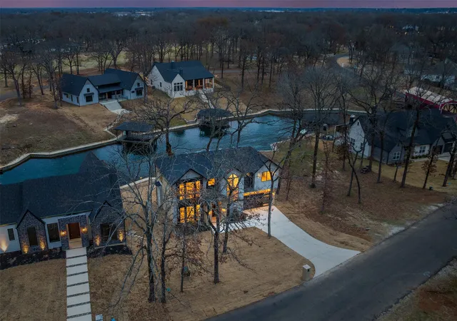 Photo 3 of Single family home for sale at 116 Pinnacle Club Dr, Mabank, TX 75156 | MLS# 21106278 | Listing updated on 2026-07-17