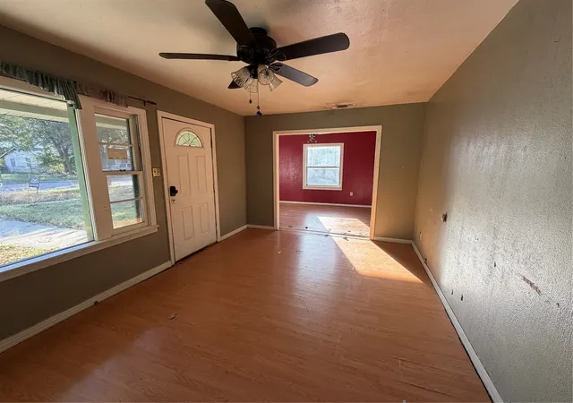 Photo 3 of Single family home for sale at 318 N Dale Ave, Stephenville, TX 76401 | MLS# 21106408 | Listing updated on 2026-09-30