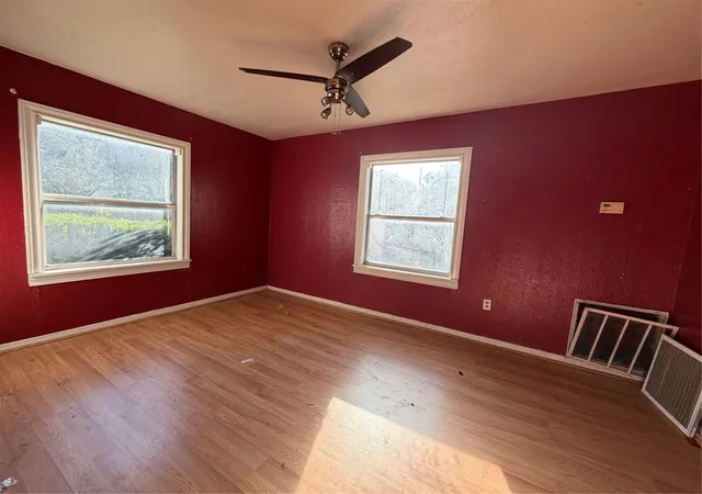 Photo 4 of Single family home for sale at 318 N Dale Ave, Stephenville, TX 76401 | MLS# 21106408 | Listing updated on 2026-09-30