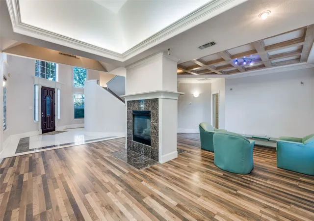 Photo 3 of Single family home for sale at 1805 Old Oak Dr, Arlington, TX 76012 | MLS# 21101522 | Listing updated on 2026-07-28