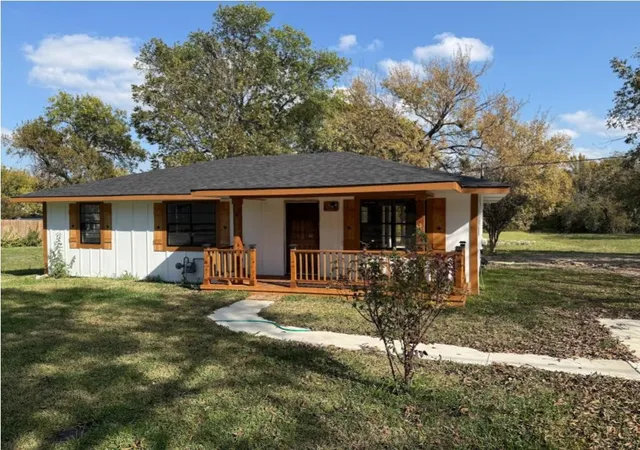 Photo 2 of Sale Pending at 605 Bost St, Rockwall, TX 75087 | MLS# 21105899 | Listing updated on 2026-10-06