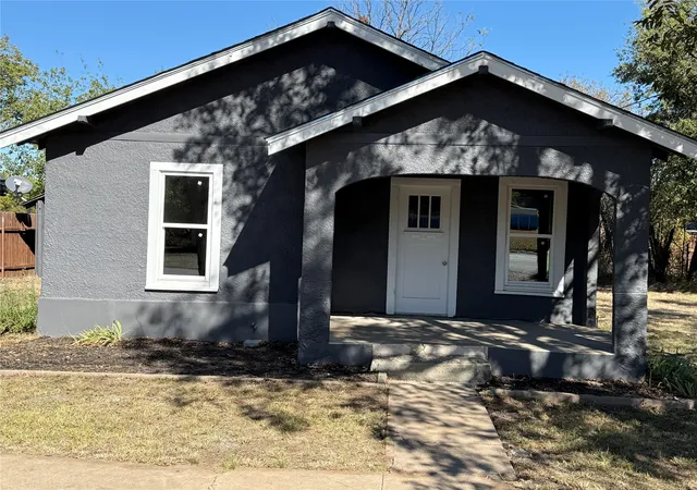 Homes for sale in Coleman, TX | 705 E 9th St, Coleman, TX 76834 | MLS# 21107093