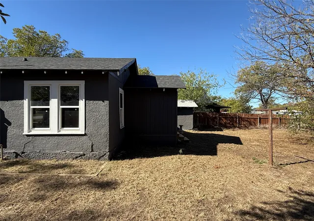 Homes for sale in Coleman, TX | 705 E 9Th St, Coleman, TX 76834 | MLS# 21107093