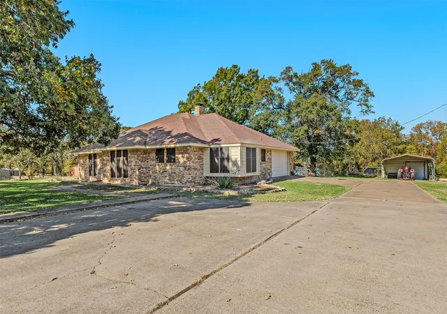 Photo 2 of Single family home for sale at 9510 S State Hwy 34, Scurry, TX 75158 | MLS# 21104395 | Listing updated on 2026-08-20