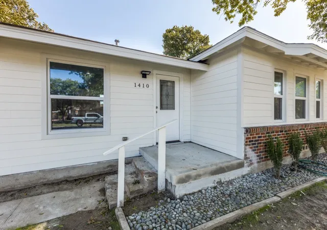 Photo 2 of Sale Pending at 1410 Prichard Ln, Dallas, TX 75217 | MLS# 21083253 | Listing updated on 2026-07-14
