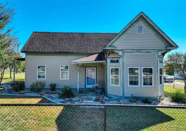 Homes for sale in Chilton, TX | 2620 State Hwy 7, Chilton, TX 76632 | MLS# 21107488