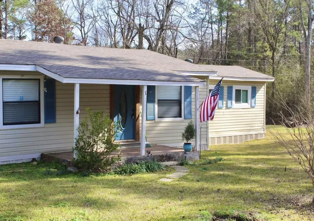 Photo 2 of Sale Pending at 213 Bossier St, Heflin, LA 71039 | MLS# 21107829 | Listing updated on 2026-07-04
