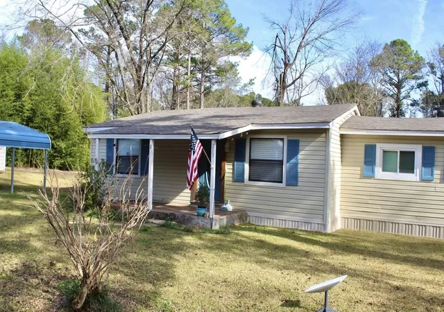Photo 3 of Sale Pending at 213 Bossier St, Heflin, LA 71039 | MLS# 21107829 | Listing updated on 2026-07-04