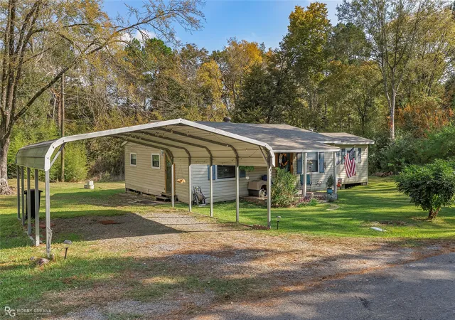 Photo 3 of Sale Pending at 213 Bossier St, Heflin, LA 71039 | MLS# 21107829 | Listing updated on 2026-07-04