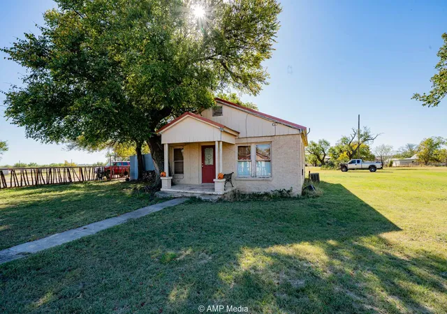 Photo 3 of Single family home for sale at 507 E Chestnut, Throckmorton, TX 76483 | MLS# 21102160 | Listing updated on 2026-08-19