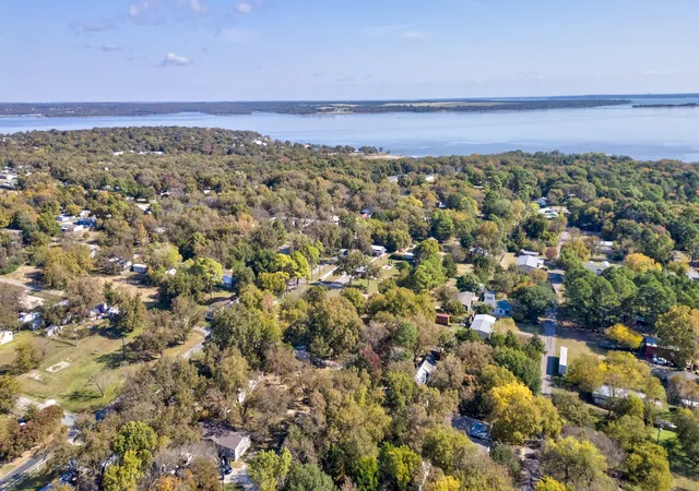 Homes for sale in Gordonville, TX | 227 Newcastle Dr, Gordonville, TX 76245 | MLS# 21105085