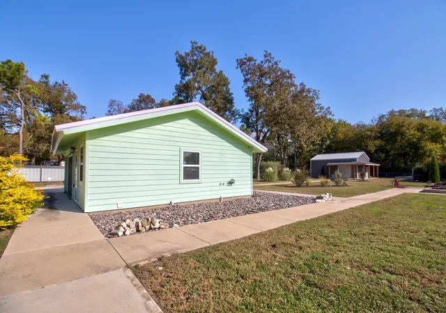 Photo 3 of Single family home for sale at 227 Newcastle Dr, Gordonville, TX 76245 | MLS# 21105085 | Listing updated on 2026-10-02