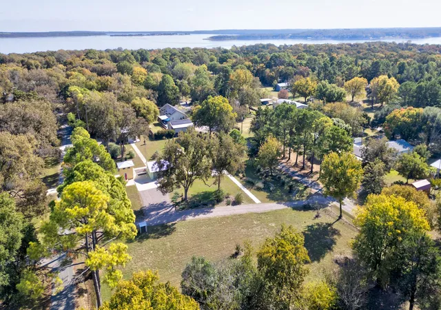Homes for sale in Gordonville, TX | 227 Newcastle Dr, Gordonville, TX 76245 | MLS# 21105085