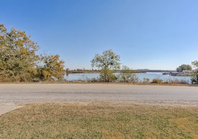 5th image of 503 Port O Call Dr, Runaway Bay, TX 76426 | MLS# 21109344