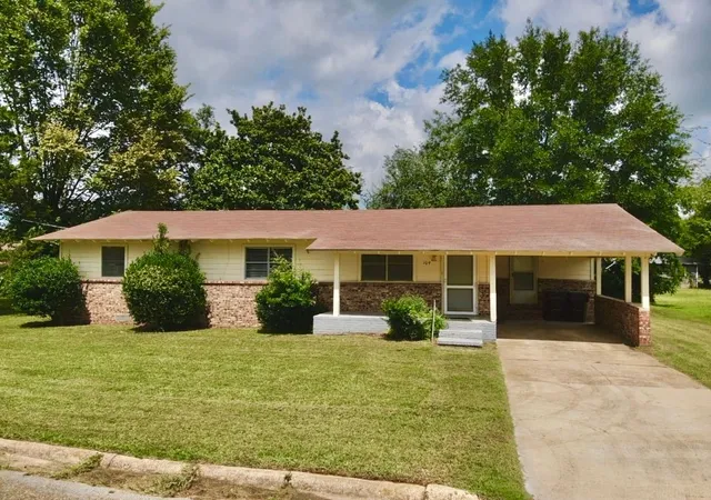 Photo 1 of Single family home for sale at 109 Olive St, Mount Vernon, TX 75457 | MLS# 21110280 | Listing updated on 2026-09-02