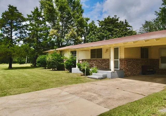 Photo 2 of Single family home for sale at 109 Olive St, Mount Vernon, TX 75457 | MLS# 21110280 | Listing updated on 2026-09-02