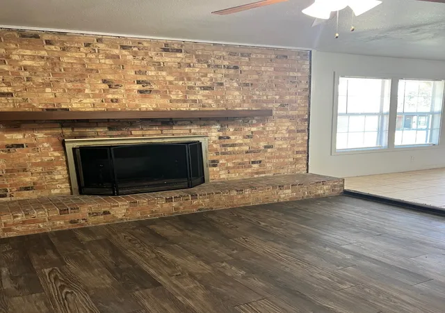 Photo 2 of Single family home for sale at 109 Ne Cindy Ln, Burleson, TX 76028 | MLS# 21109312 | Listing updated on 2026-08-24