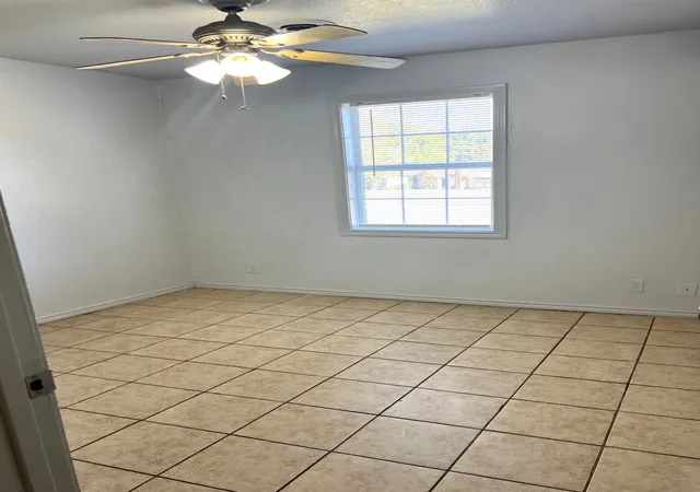 Photo 3 of Single family home for sale at 109 Ne Cindy Ln, Burleson, TX 76028 | MLS# 21109312 | Listing updated on 2026-09-23