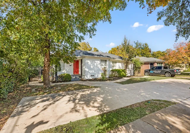Photo 2 of Sale Pending at 3705 Seguin Dr, Dallas, TX 75220 | MLS# 21109927 | Listing updated on 2026-07-27