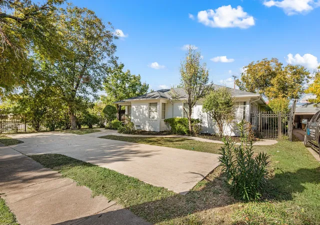 Photo 3 of Sale Pending at 3705 Seguin Dr, Dallas, TX 75220 | MLS# 21109927 | Listing updated on 2026-07-27