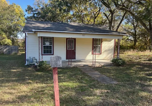 Homes for sale in Bells, TX | 307 S Jernigan St, Bells, TX 75414 | MLS# 21107596