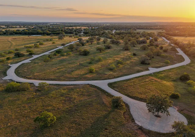 Homes for sale in Waelder, TX | 316 Main Loop Loop, Waelder, TX 78959 | MLS# 21111448