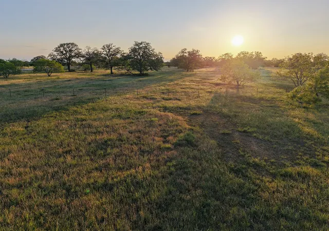 Homes for sale in Waelder, TX | 316 Main Loop Loop, Waelder, TX 78959 | MLS# 21111448