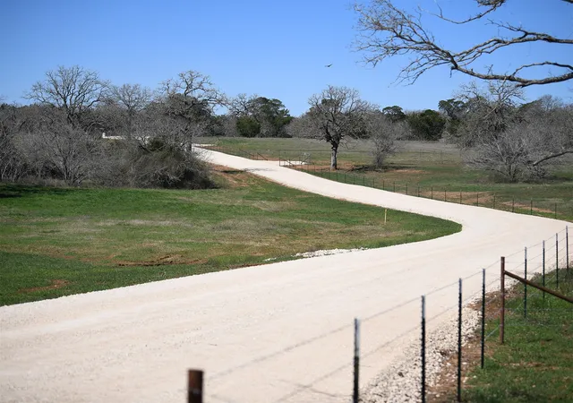 Homes for sale in Waelder, TX | 316 Main Loop Loop, Waelder, TX 78959 | MLS# 21111448