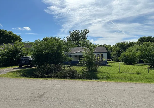 Photo 4 of Single family home for sale at 9208 Newhall St, Dallas, TX 75232 | MLS# 21109835 | Listing updated on 2026-09-18